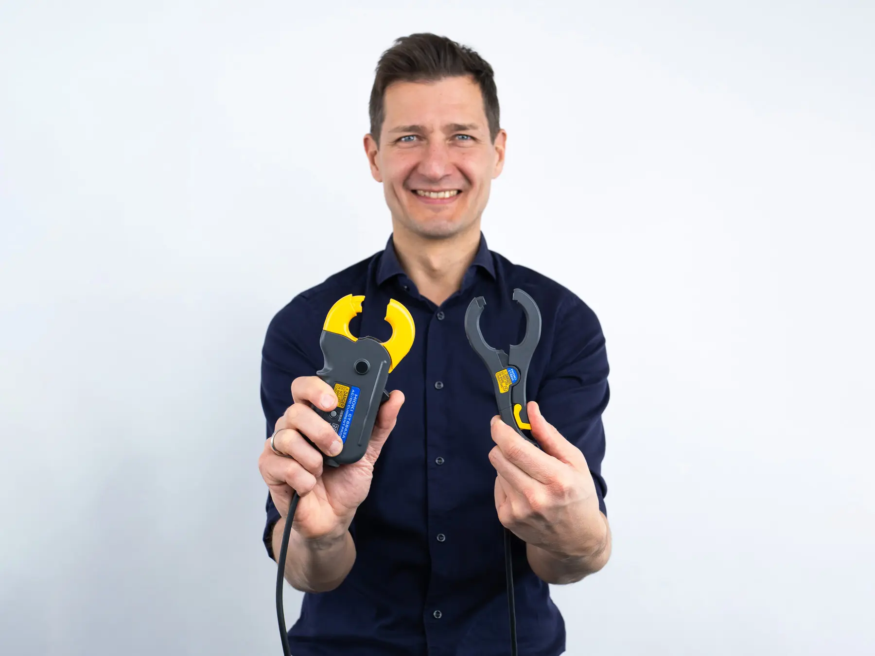 HIOKI CT6843A AC DC high accuracy current clamp man holding clamps