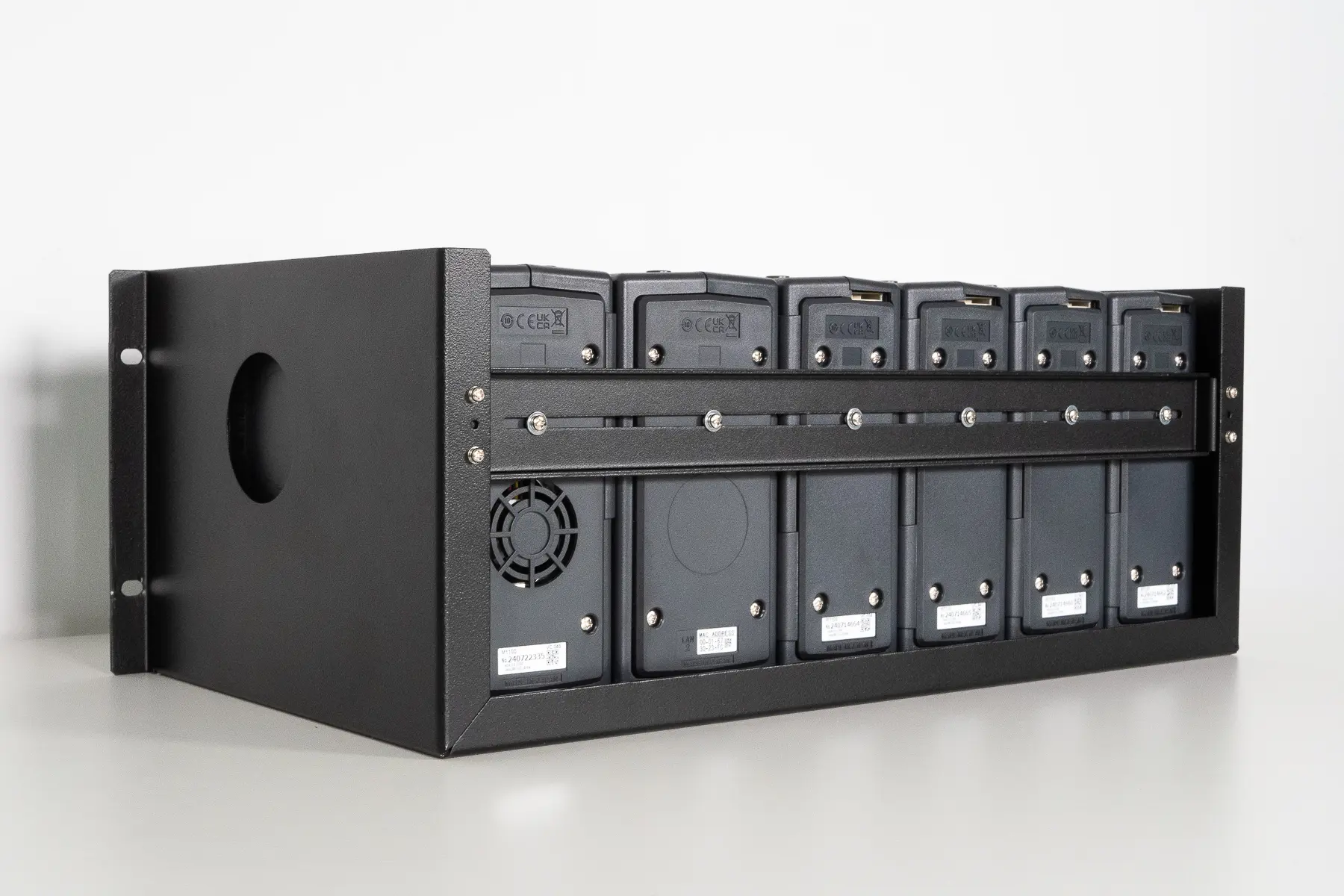 EU8100 - 19-inch rack-mount kit for LR8101 and LR8102